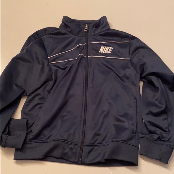 ⭐️5/$30 Brand name kids clothing bundle⭐️ SOLD - Picture 3 of 6